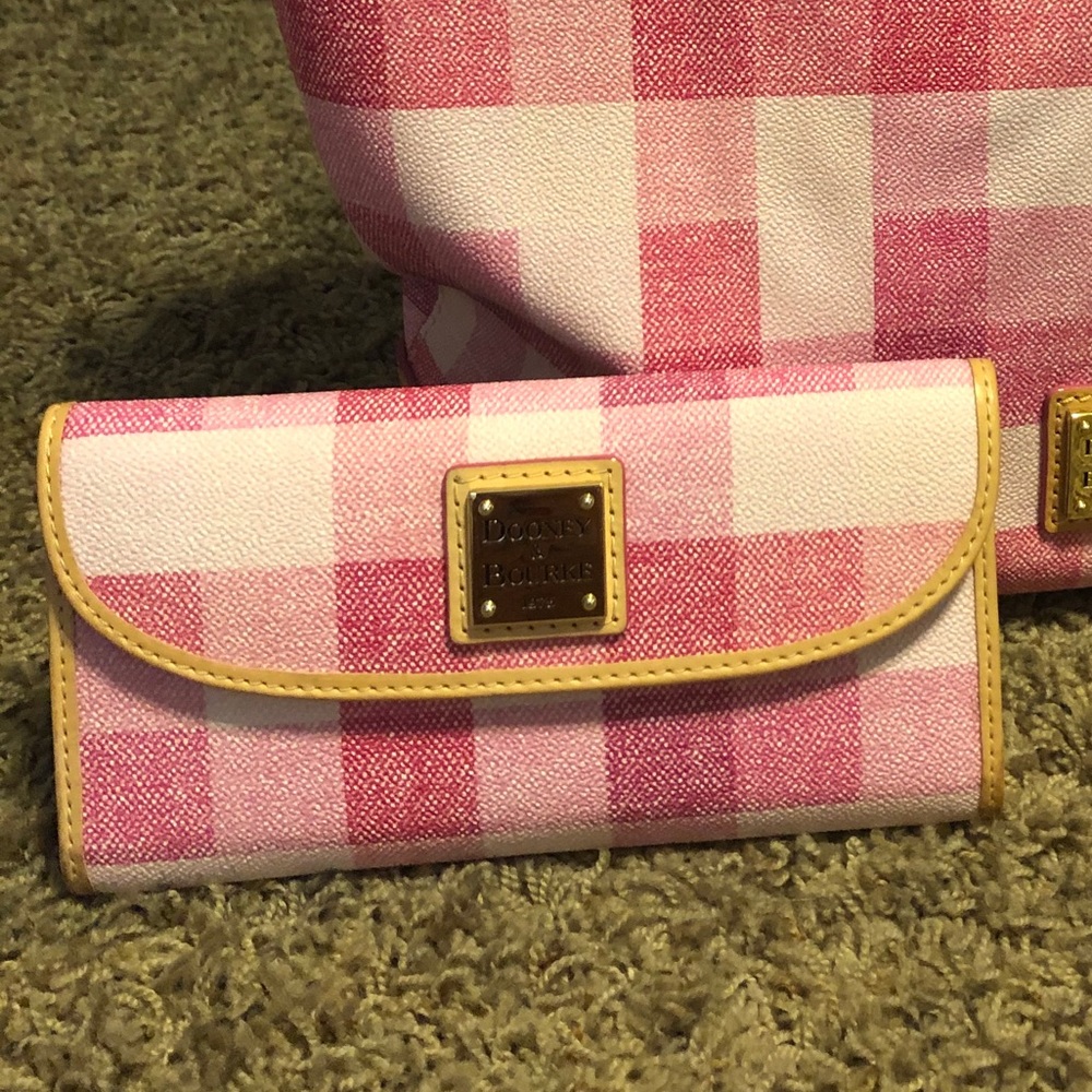 Dooney & Bourke wallet